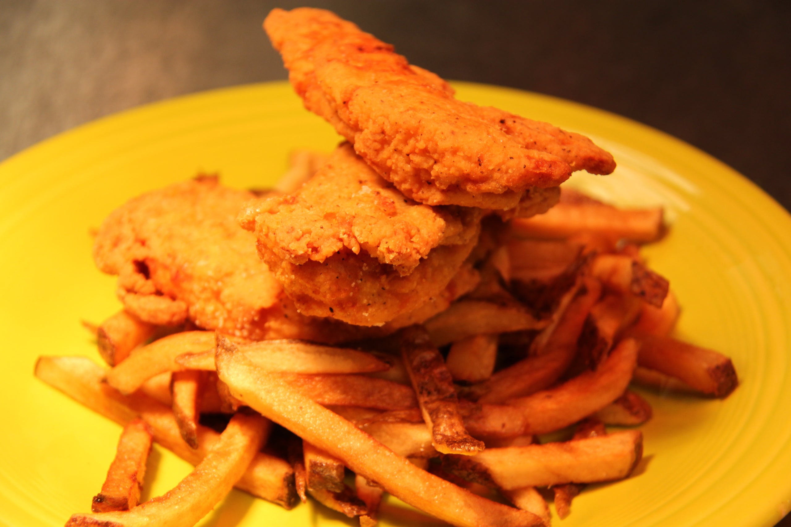 chicken-strips-fries-the-pizza-coop-ale-house-detroit-style-pizzas
