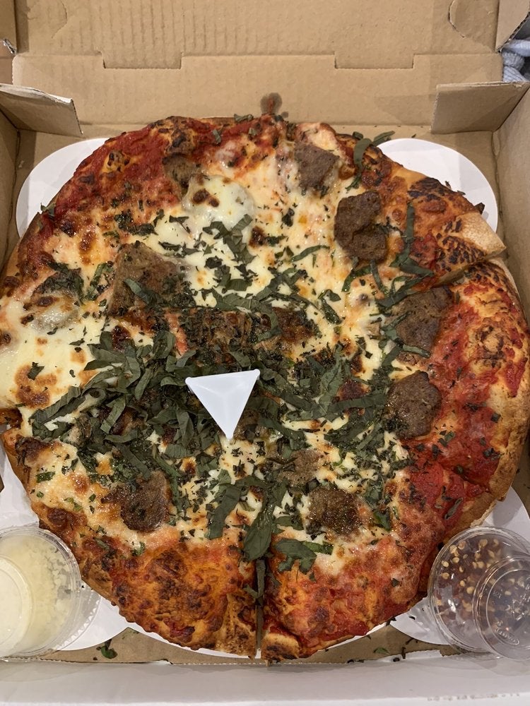 Bo Knows Pizza The Pizza Coop & Ale House / Detroit Style Pizzas